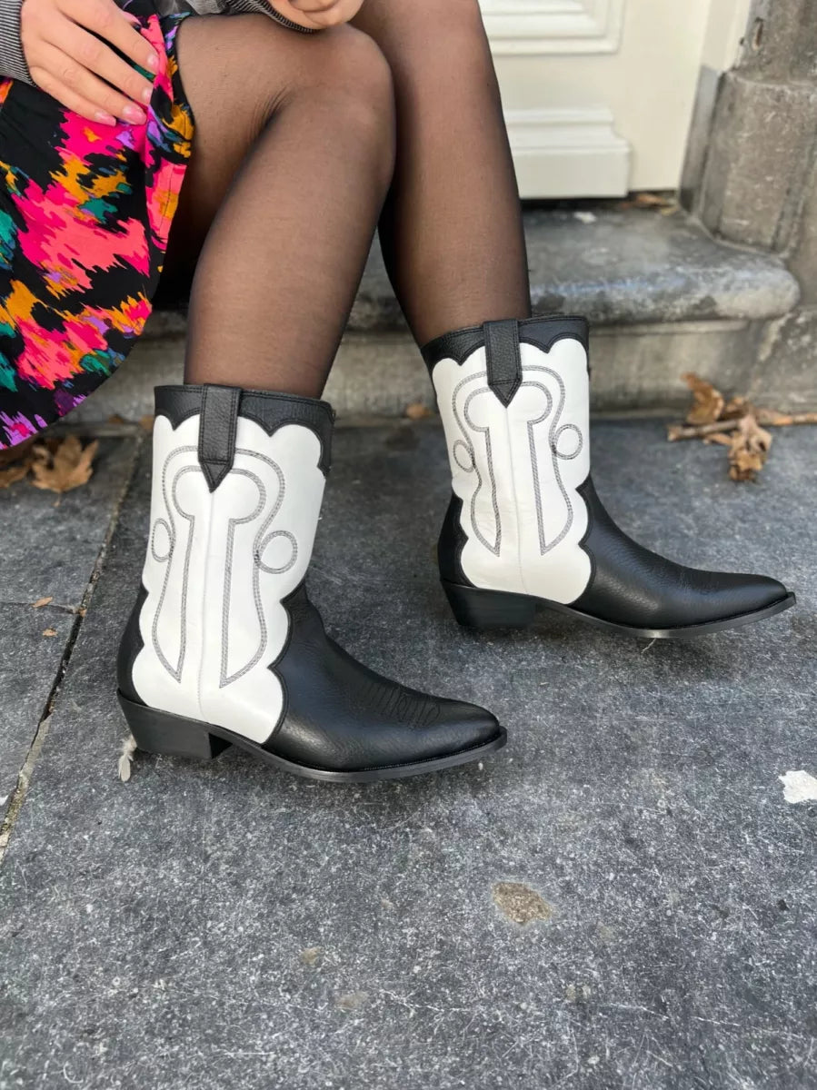 Dwrs Cardiff Black White Western