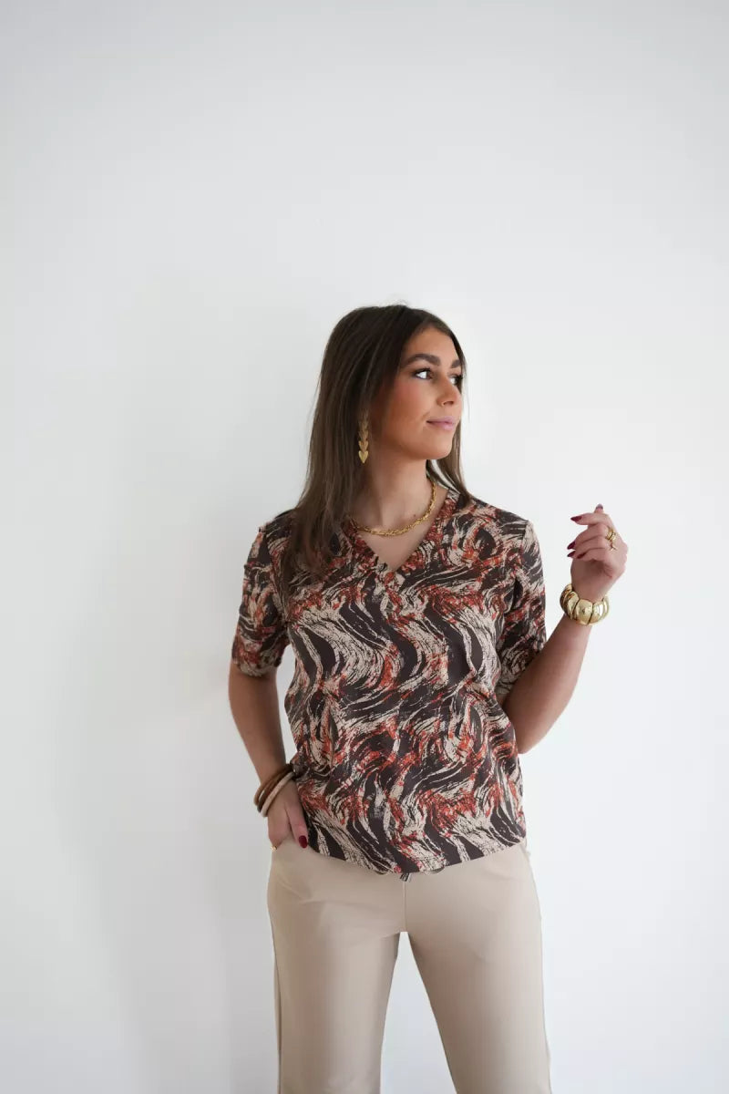Mi Piace Travel V Neck Swirl >