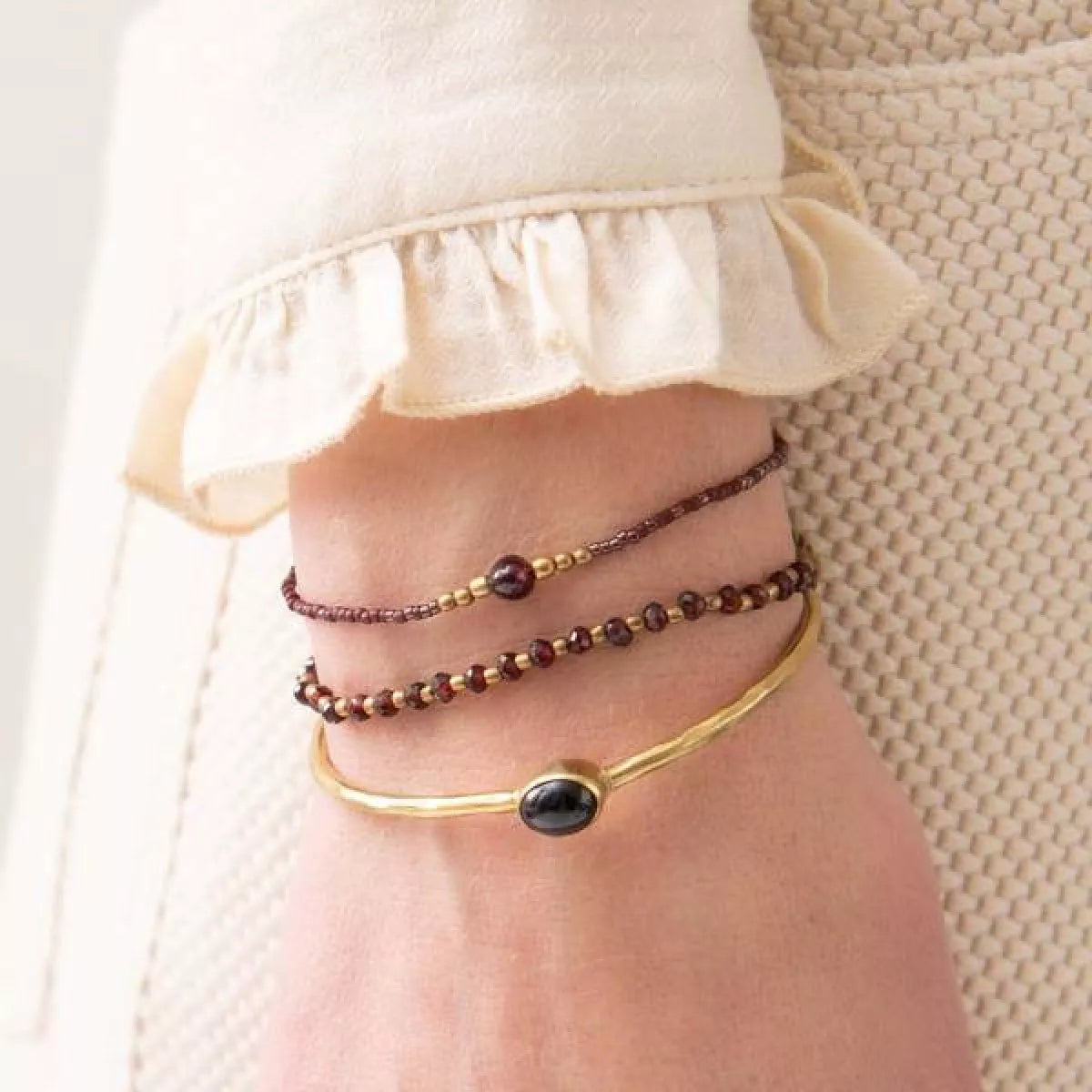  A Beautiful Story Iris Granaat Goud Armband