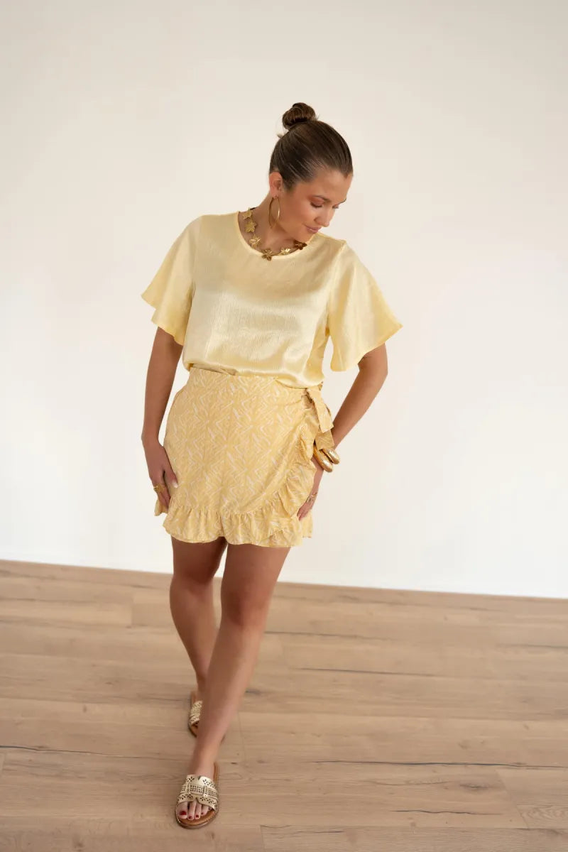  Lofty Manner Short Jazzy Pyramid Gold Print